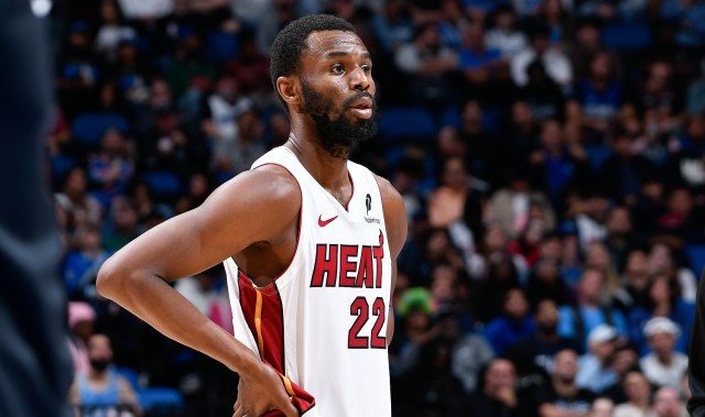 开云官网-美记：勇士和热火并没有就维金斯进行实质性谈判 预计他将留队