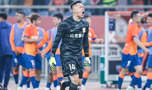 开云APP-官宣！王大雷与泰山续约至2026年 触发条款则延续