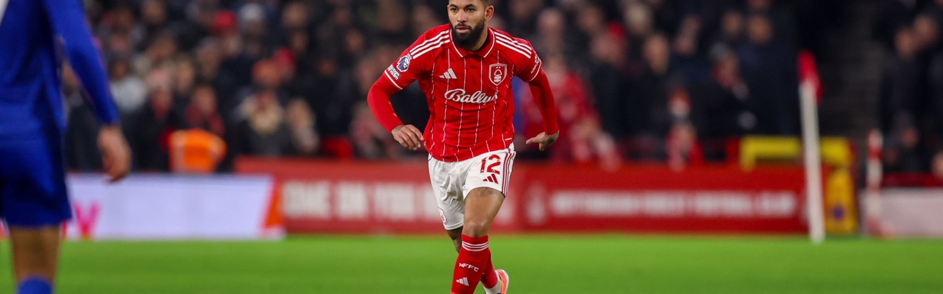 记者：道格拉斯·路易斯同意租借回维拉，转会正式流程已开启