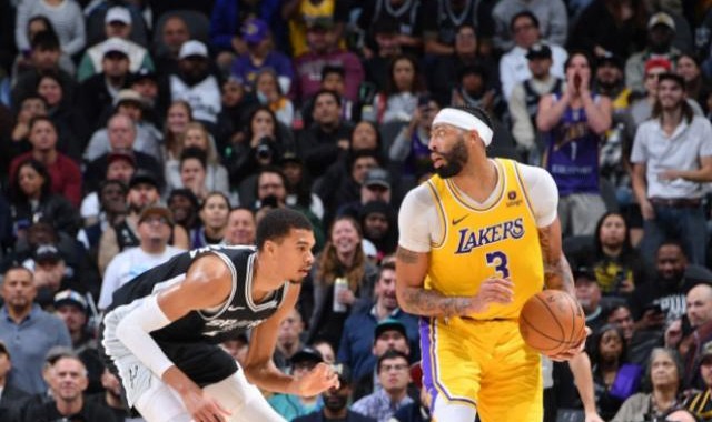 连续3场35+10！湖人最强浓眉归位 詹皇更安心了