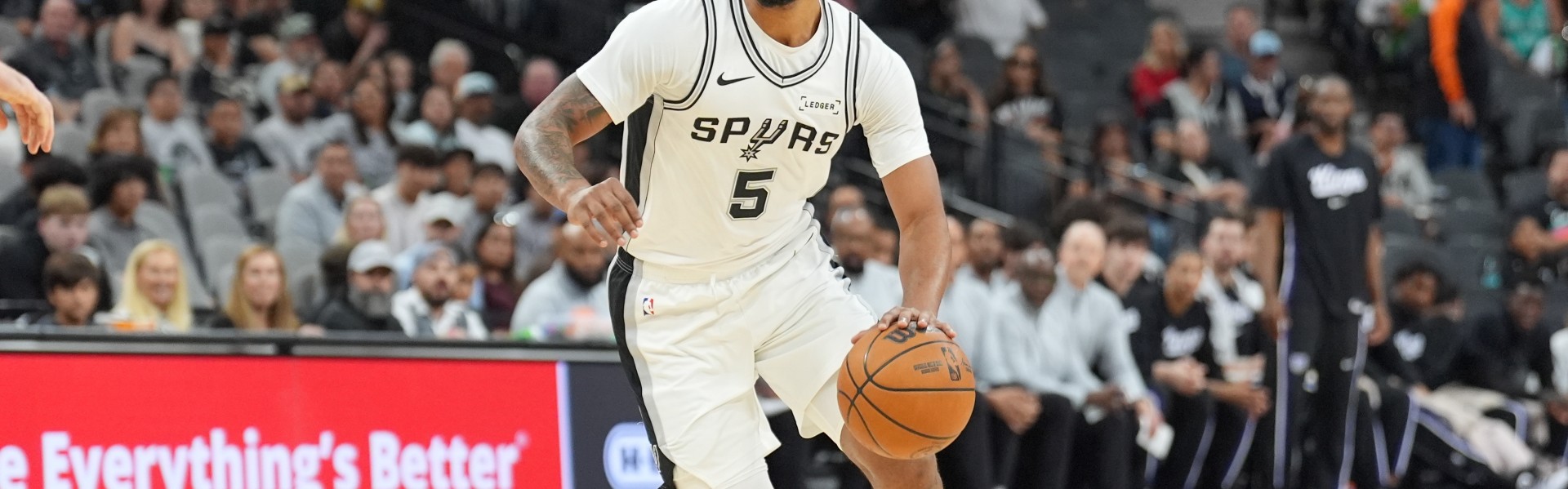 开云官网-超越石佛！卡斯尔单场至少30分10板5助且命中率65%+ 队史最年轻