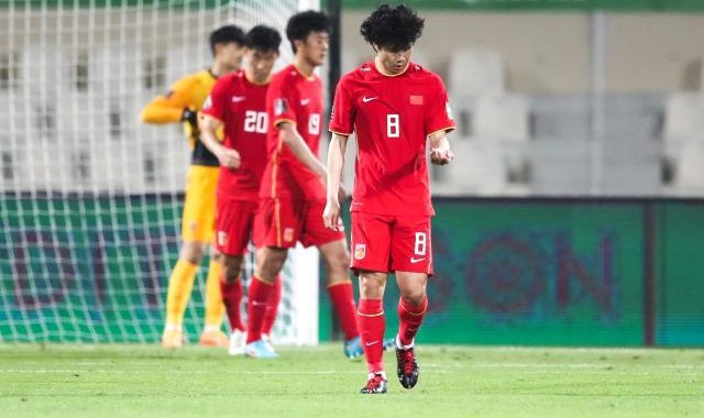 开云体育官网-国足重复犯错底线在哪儿？复刻中日战 头球成弱点