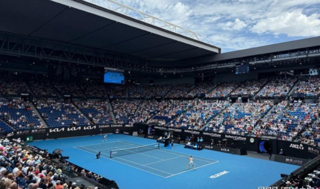 开云入口-张帅逆转进四强获点赞，莱巴六胜丝袜约战美国人，德约会斗穆塞蒂