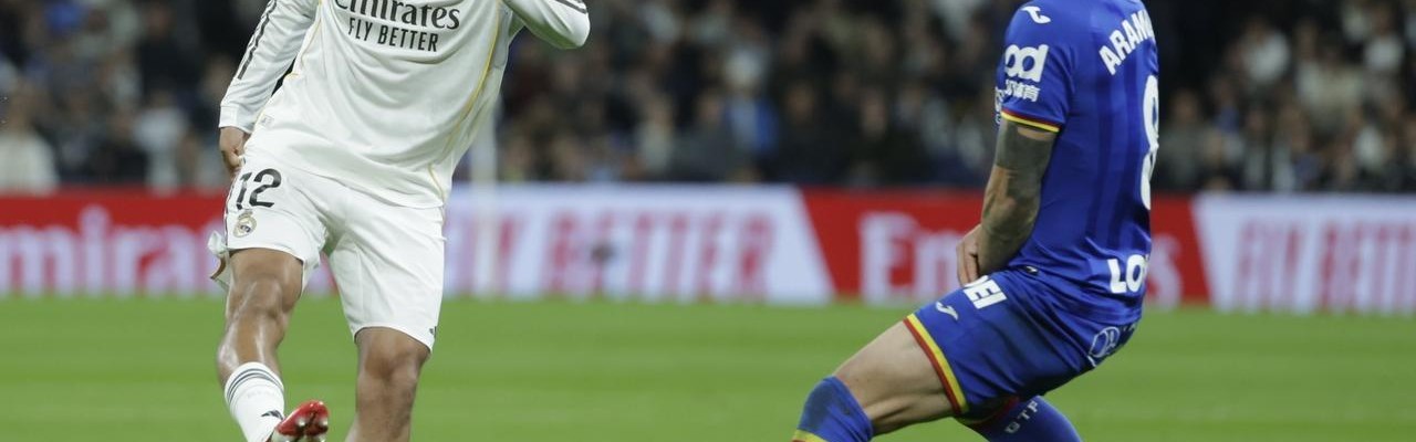 开云官网-0-1！10人皇马惨遭两连败，被巴萨甩开4分，新星追骂主裁被直红