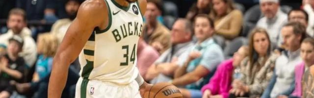 开云体育官网-美媒评新赛季25大大前锋 字母哥居首班凯罗压浓眉