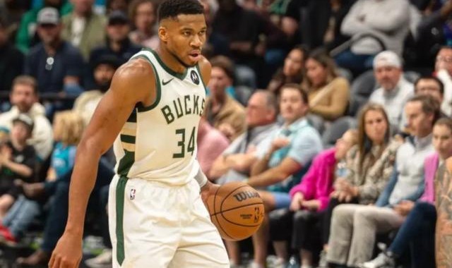 开云体育官网-美媒评新赛季25大大前锋 字母哥居首班凯罗压浓眉